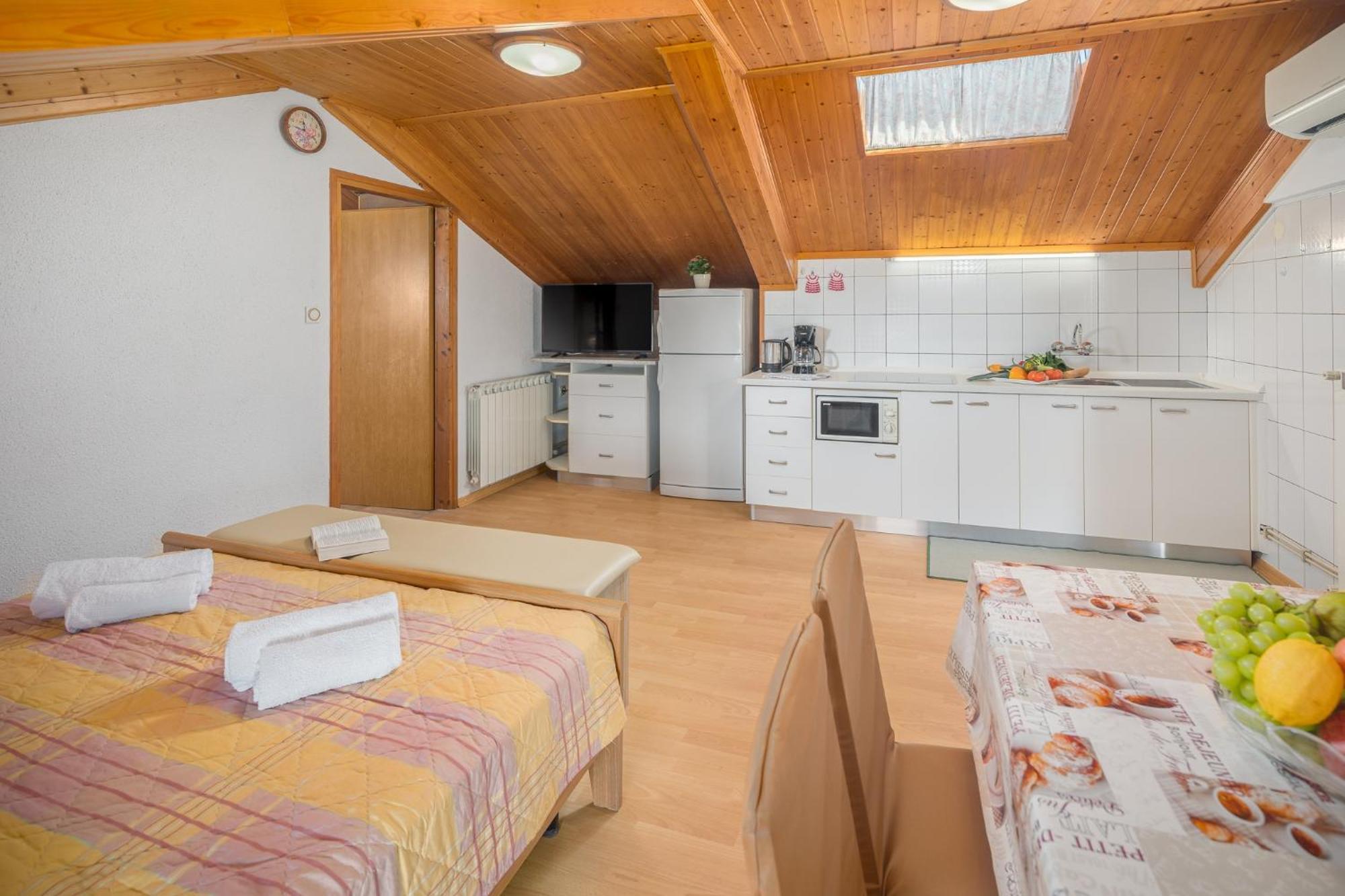 Apartments By The Sea Zambratija, Umag - 2557 Szoba fotó